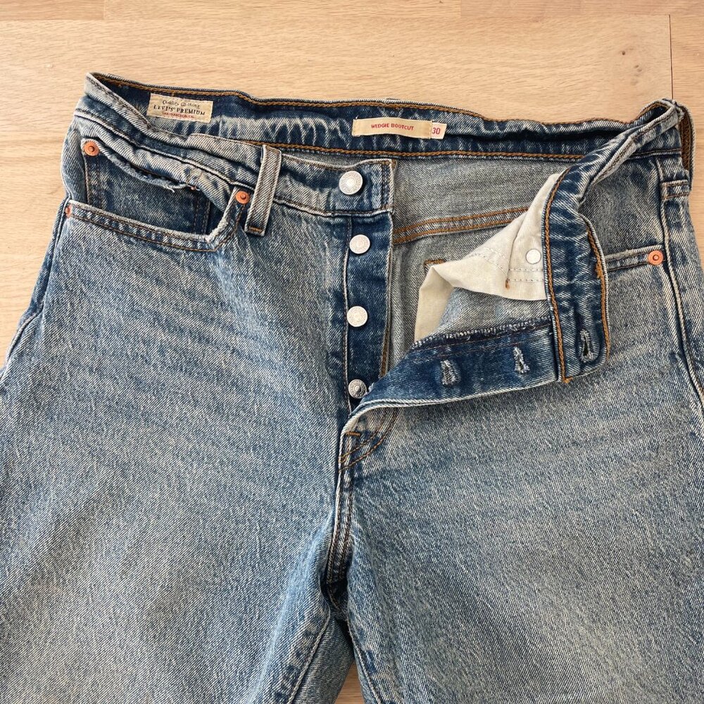Levi's Wedgie Bootcut Jeans - Picture 2 of 9